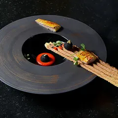 Тарелка «Сфера» с широким бортом керамика 300мл D=30,3см черный,золотой, изображение 4