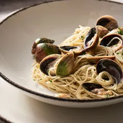 Салатник «Чакоул Дэппл» фарфор 1,2л D=25,5см белый,черный, изображение 3