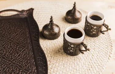 Кофейный ритуал через столетия: от древних традиций до современных трендов