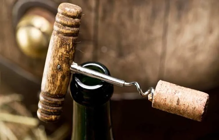 Как правильно откупорить бутылку вина