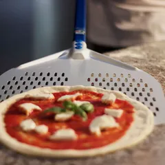 Лопата для пиццы квадратная перфорированная «Аззурра» анодир.алюмин. ,L=41/161,B=41см, изображение 2