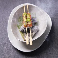 Тарелка «Гэлэкси» ассиметричная фарфор D=220,H=25мм свет.-сер., изображение 3