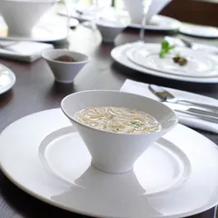 Тарелка «Монако Вайт» с широким бортом фарфор D=25,H=2см белый, изображение 3