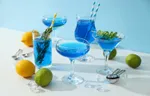 Рецепты коктейлей с сиропом Блю Кюрасао: яркие напитки для любого повода