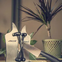 Точило для ножей металл ,H=16,L=11,B=9см черный, изображение 2