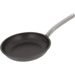 Frying pan with non-stick coating  cast aluminum, non-stick coating  D=28cm  black